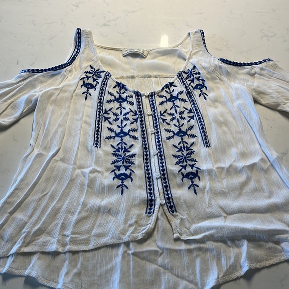 Women’s Abercrombie & Fitch top - Picture 2 of 3